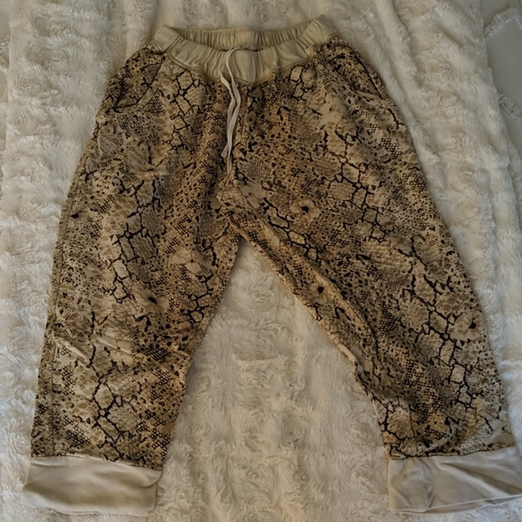 Spell & The Gypsy Slouchies and Shorts - Picture 5 of 8